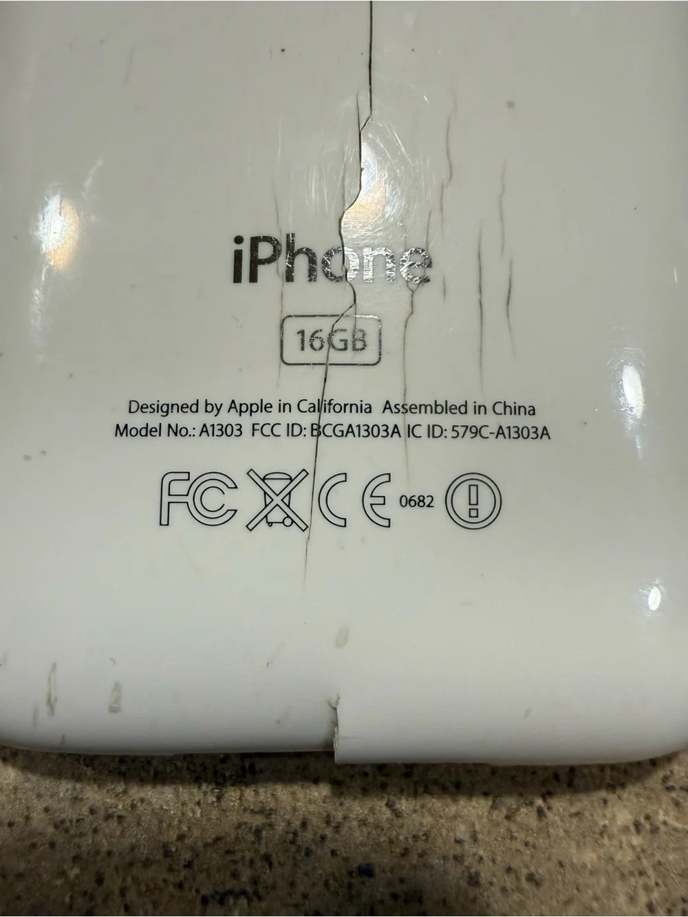 *FOR PARTS / REPAIR* Apple iPhone 3GS A1303 MC137LL/A White 16 GB w/ USB Cable